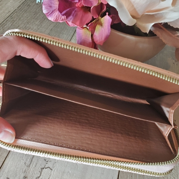 NWT Blush Kiss Large Heart Quilted Pillow Pink Double Zip-Around Vegan Wallet - Picture 8 of 16